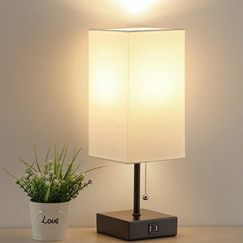 LumiCharge – Moderne Tischlampe mit USB-Ladeanschlüssen