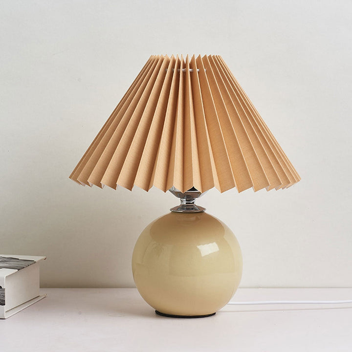 Nordic minimalist 1-Licht Tischlampe aus Keramik mit Falten