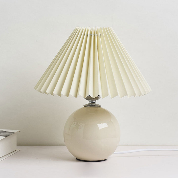 Nordic minimalist 1-Licht Tischlampe aus Keramik mit Falten