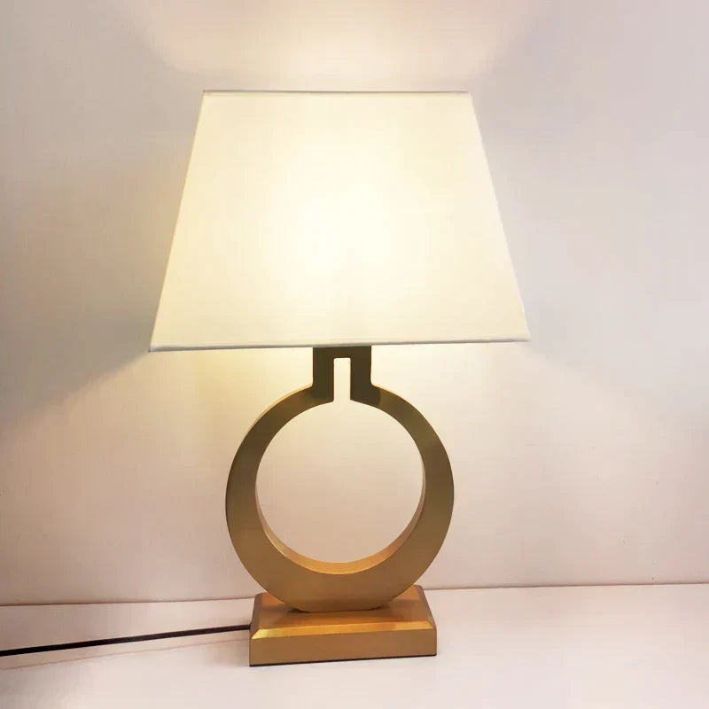 VillaGlow – Moderne Luxus-Tischleuchte | Stilvolle Beleuchtung für Wohn- und Schlafzimmer