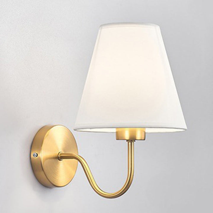 Zeitgenössische nordische runde gebogene Stange Eisen Stoffschirm 1-Licht Wandleuchte Lampe für Wohnzimmer
