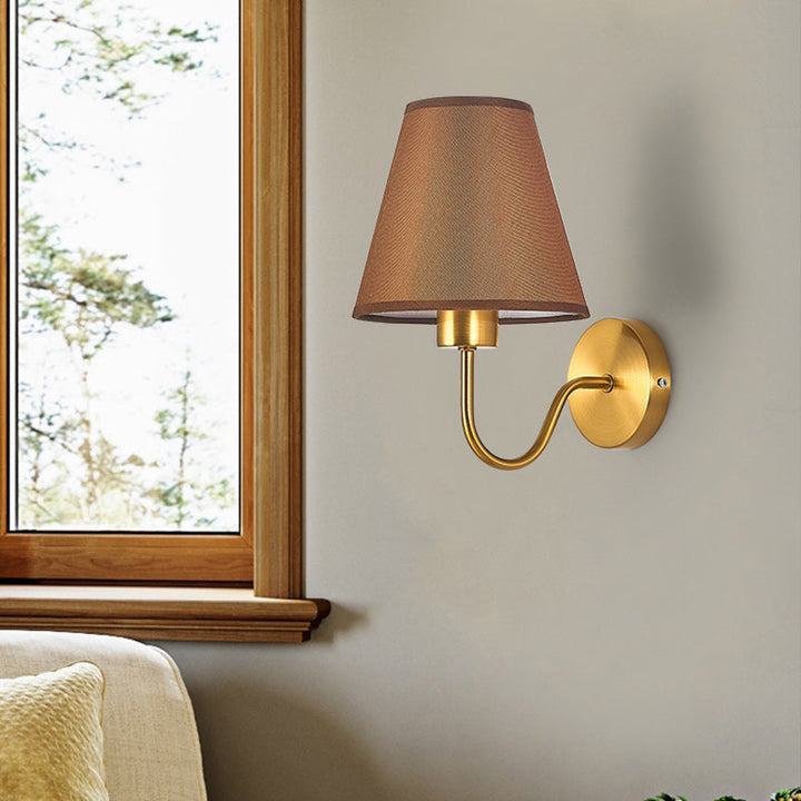 Zeitgenössische nordische runde gebogene Stange Eisen Stoffschirm 1-Licht Wandleuchte Lampe für Wohnzimmer
