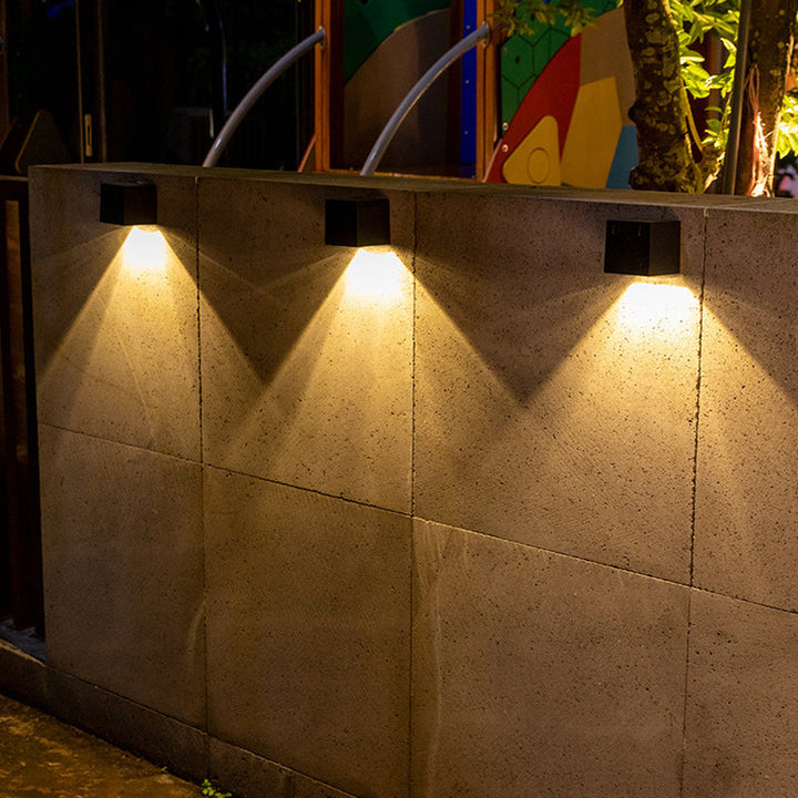 Moderner Minimalistischer Würfel Kunststoff Solar LED Wandleuchtenlampe für Garten