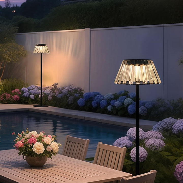 Zeitgenössische Industrie Wasserdichte Solar-USB Eisen Glas Außen LED Steh Bodenlampe für Garten