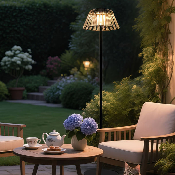 Zeitgenössische Industrie Wasserdicht Solar USB Eisen Glas Außen LED Stehlampe Für Garten