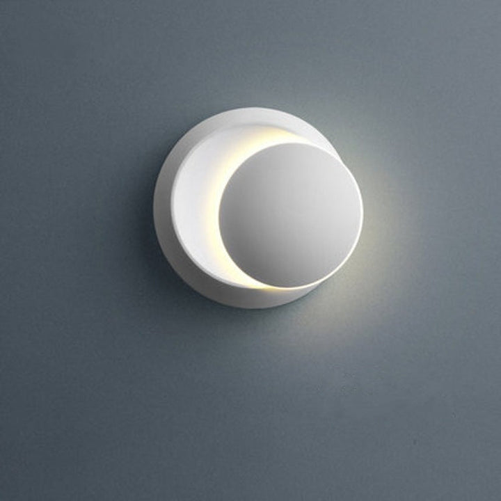 Zeitgenössische nordische Eisenrunde Eclipse drehbare LED-Wandleuchte für Nachttisch
