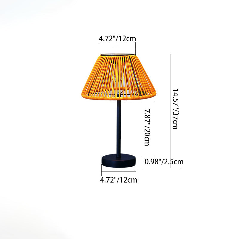 Traditionelle Bauernhaus wasserdichte solarbetriebene aufladbare Weaving Gum Rattan Eisen konische LED Außen Tischlampe für Garten