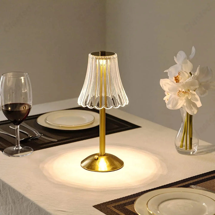 Drahtlose Tischlampe mit Kristalldekor und dimmbarer Beleuchtung - GlamLight