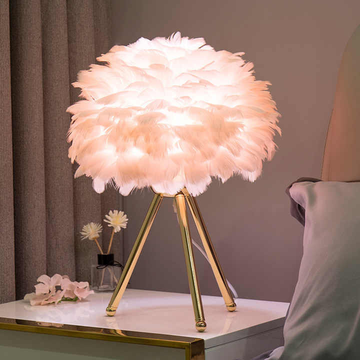Blossom Tischlampe Elegantes Federdesign mit dimmbarer Beleuchtung
