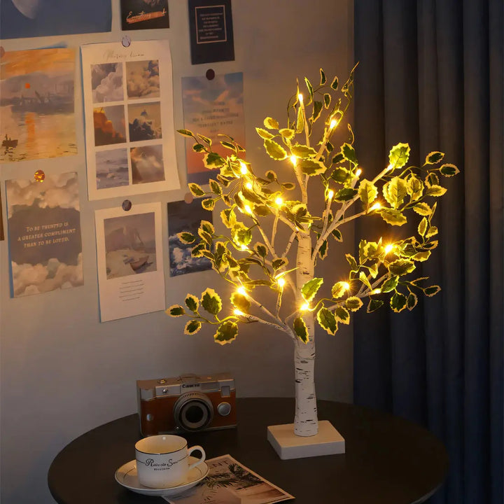 Magische BrightTree Tischlampe Elegantes Baumdesign mit warmem LED-Licht