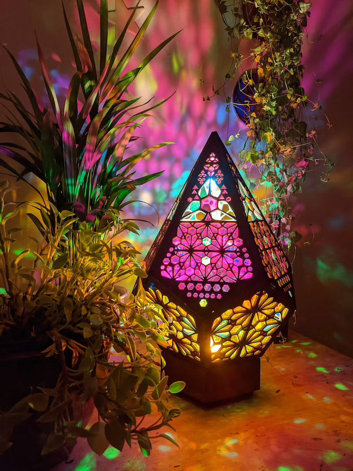 Buntglas Style LED Tischlampe - LumiAura