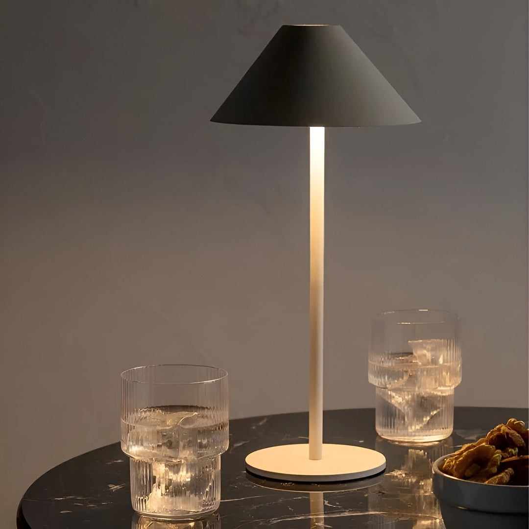 LumiLuxe - Dimmbare Nordic Cone LED Tischlampe mit Touchsteuerung