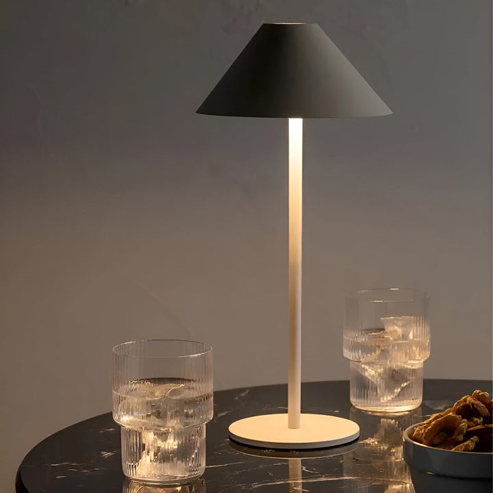 LumiLuxe - Dimmbare Nordic Cone LED Tischlampe mit Touchsteuerung