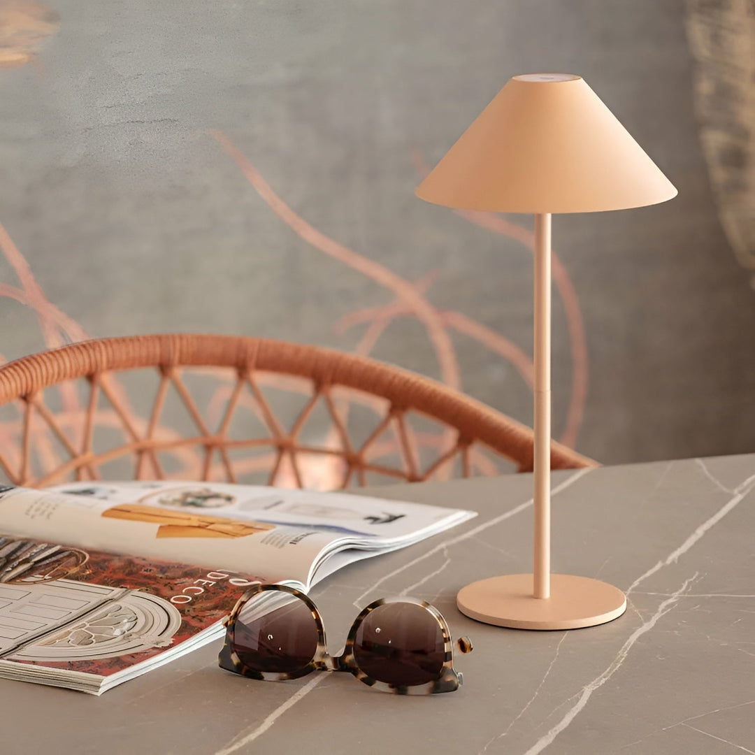 LumiLuxe - Dimmbare Nordic Cone LED Tischlampe mit Touchsteuerung