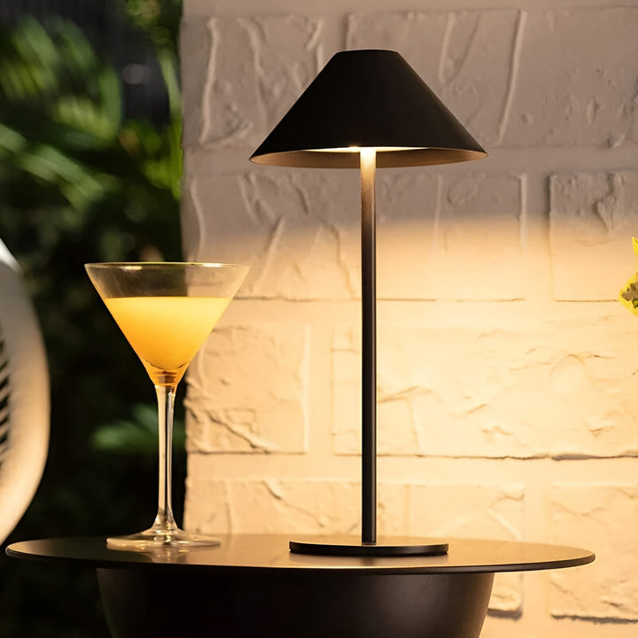 LumiLuxe - Dimmbare Nordic Cone LED Tischlampe mit Touchsteuerung