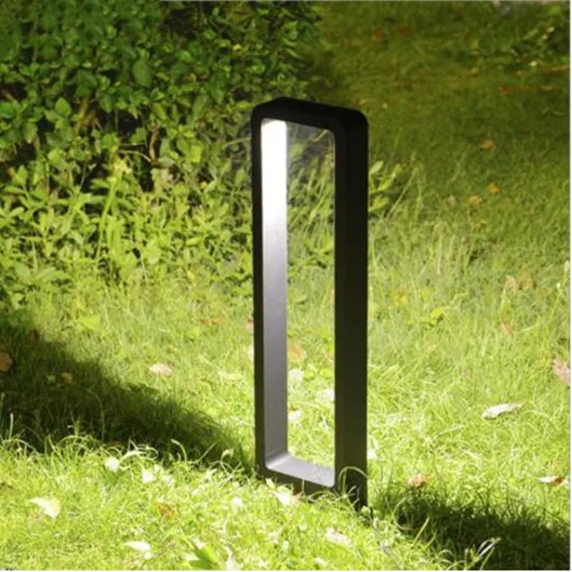 AluGlanz – Moderne Aluminium Stehlampe
