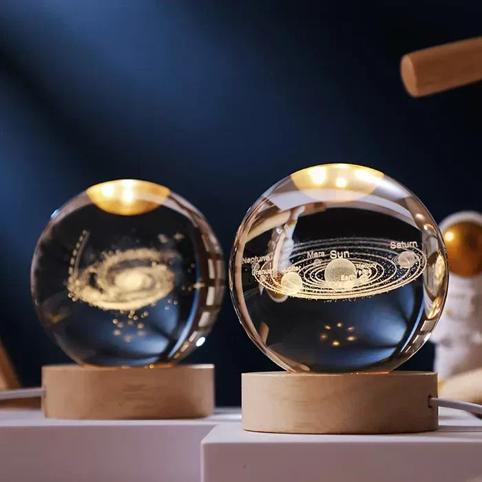 AstroGlobe 3D Lampe – Sphärische Holz-Tischlampe mit warmem LED-Licht und Planetendesign