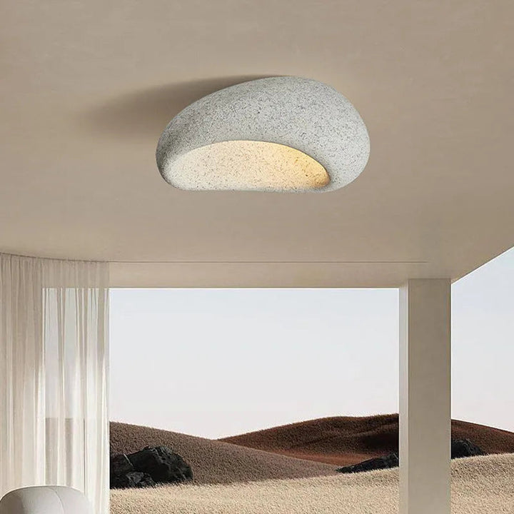 Minimalistische Deckenlampe im Wabi-Sabi-Stil für ruhige Innenräume