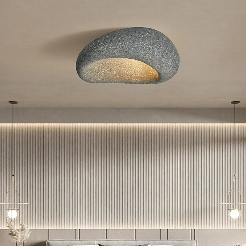Minimalistische Deckenlampe im Wabi-Sabi-Stil für ruhige Innenräume