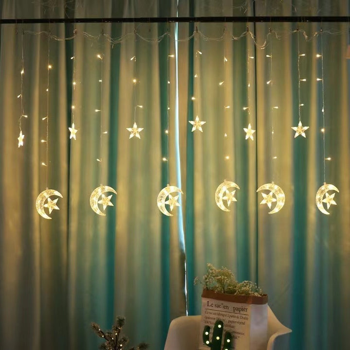 Festliche LED Vorhang Lichterkette mit hängendem Stern-Glockenbaum und Rentier-Ornamenten
