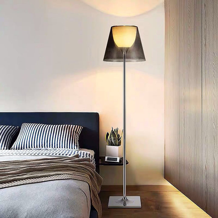 Moderne Minimalistische Stehlampe mit verstellbarem Schirm