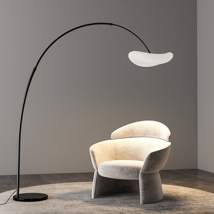 Bogen Stehlampe mit integriertem Schirm