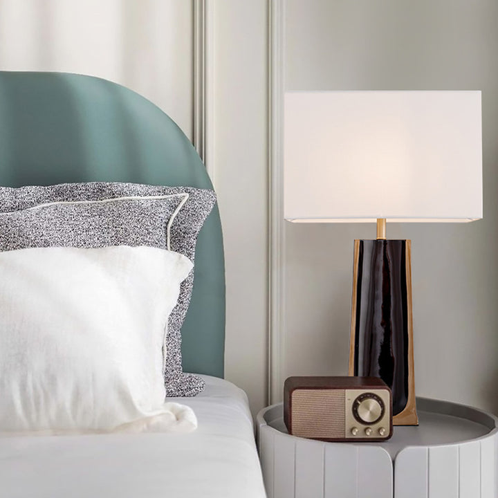 Elegante dekorative Tischlampe mit modernem Design