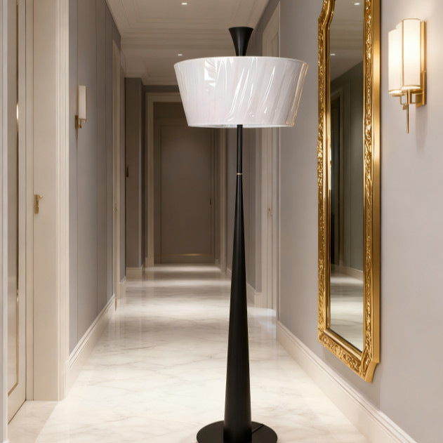 Elegante Stehlampe mit einzigartigem Design