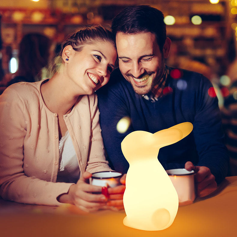 Moderne kreative Kaninchen PE LED Tischlampe für das Schlafzimmer