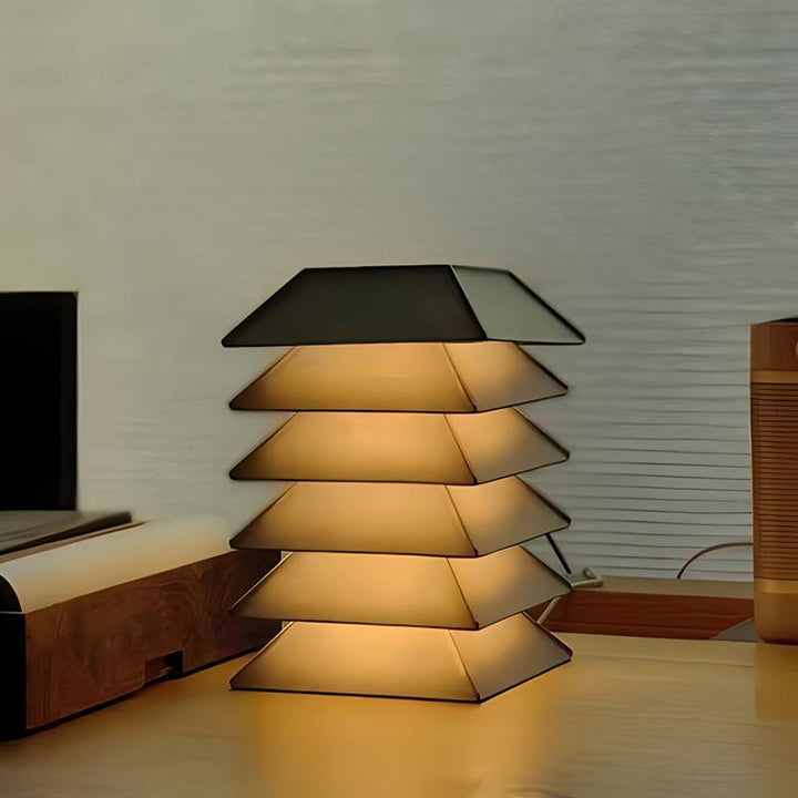 Dekorative Stehlampe mit modernem geometrischem Design