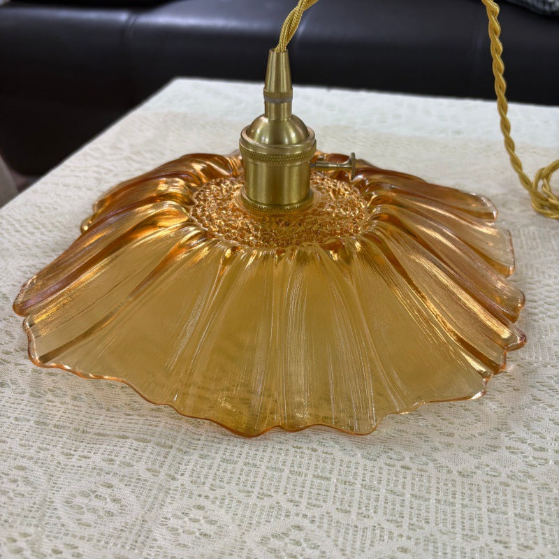 Elegante schalenförmige Pendelleuchte