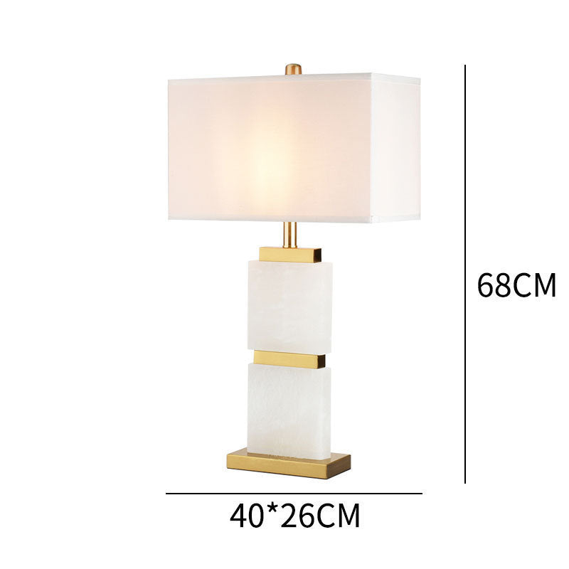 Moderne dekorative Tischlampe mit Marmorbasis und elegantem Schirm