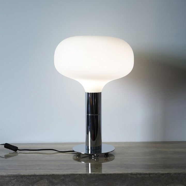 Moderne Tischlampe aus Glas