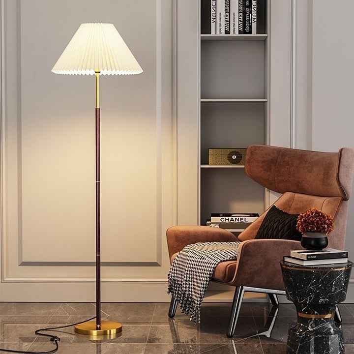 Elegante moderne Stehlampe