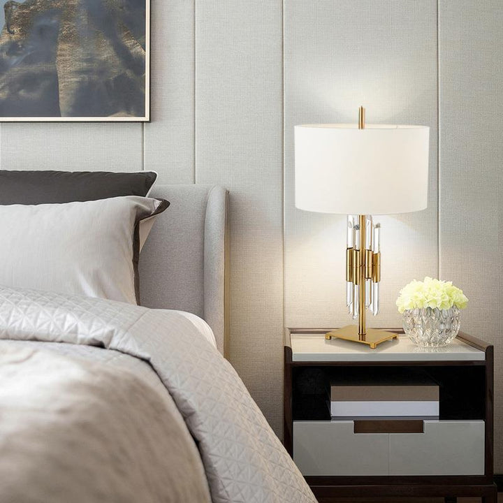 Moderne Kristall Tischlampe mit goldenen Akzenten
