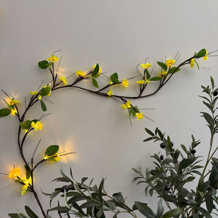 Verschnörkelte LED Kirschblüten Wandleuchte