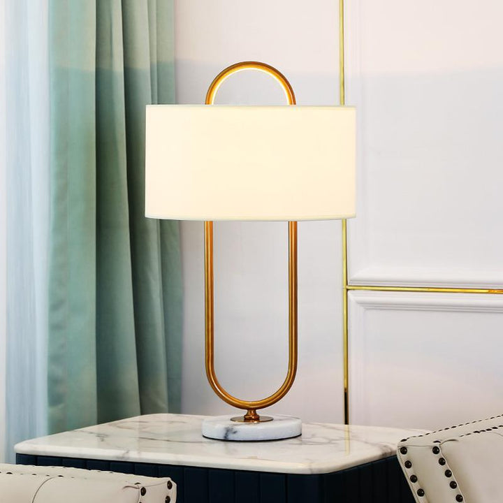 Elegante skulpturale Tischlampe mit Marmorfuß