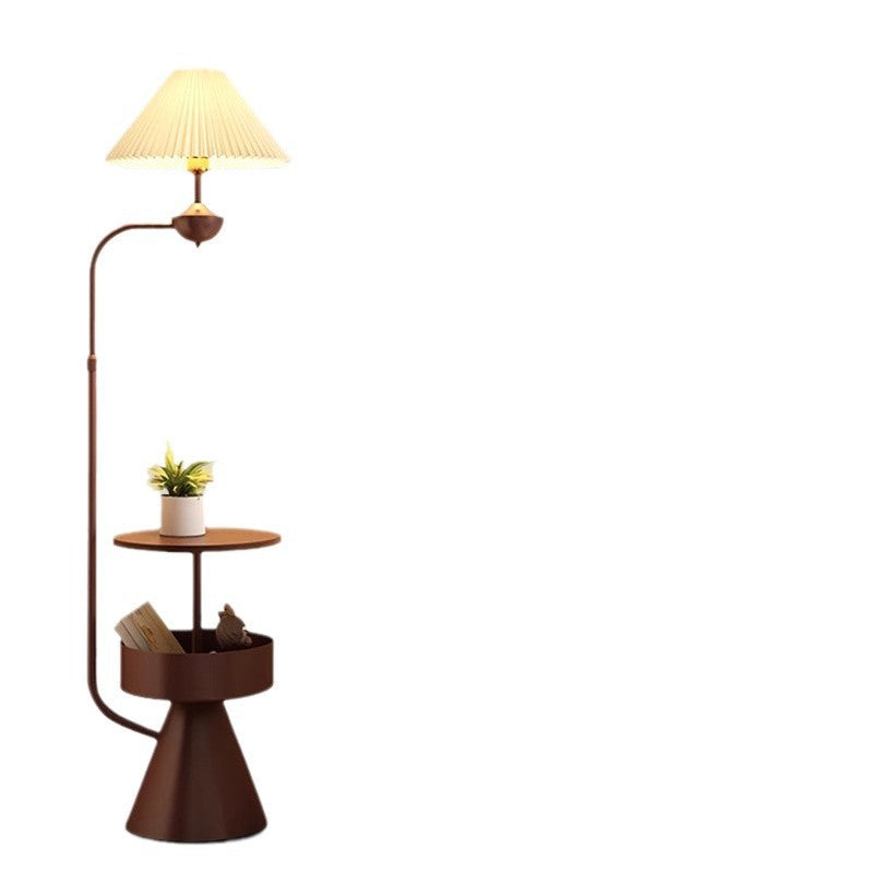Elegante Stehlampe mit plissiertem Schirm