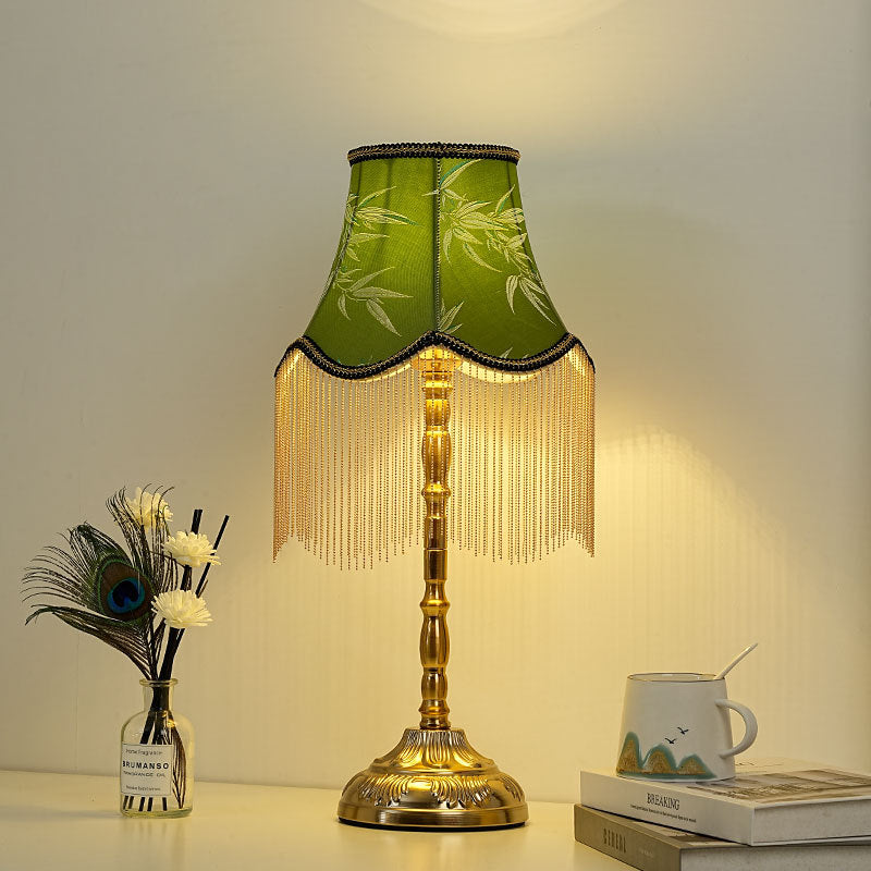 Seidenfringierte Empire-Style Tischlampe mit Perlenquaste Schirm