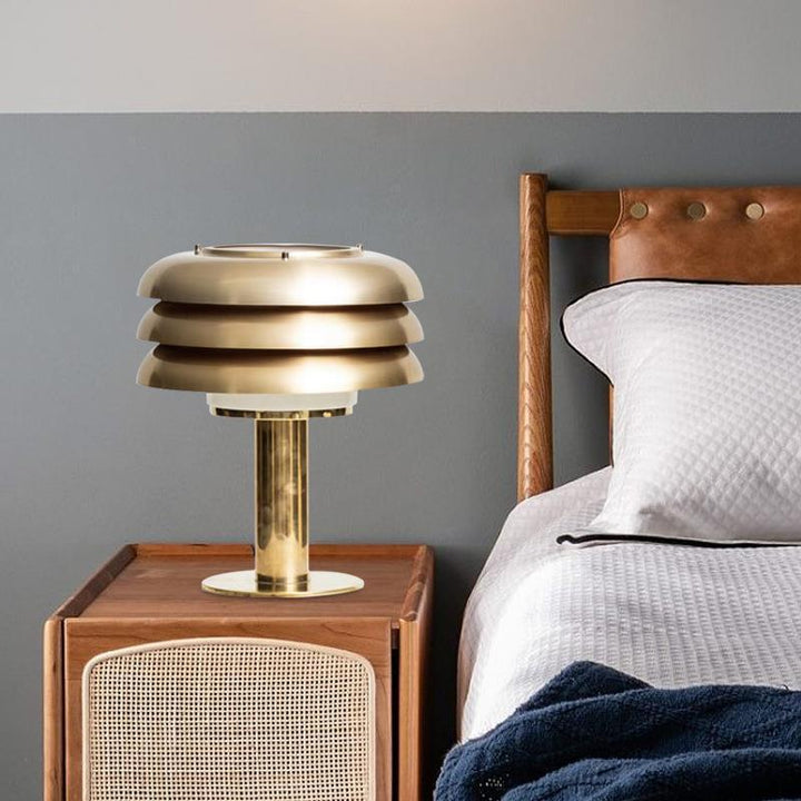 Moderne ästhetische Tischlampe mit geschichtetem Schirmdesign