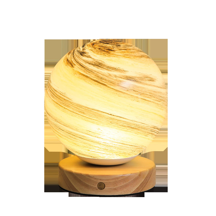 Marmorierte Orb-Tischlampe mit Holzsockel