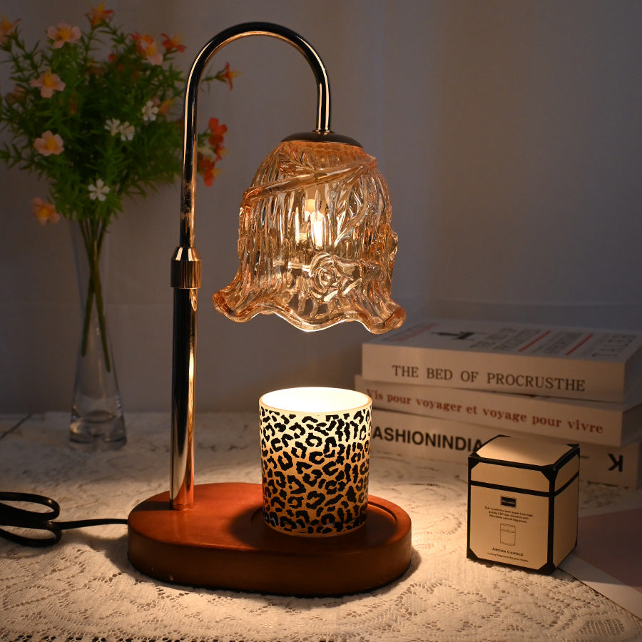 Künstlerische Tischlampe mit einzigartigem skulpturalen Schirm