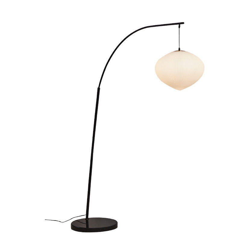 Arc Stehlampe mit elegantem Schirm