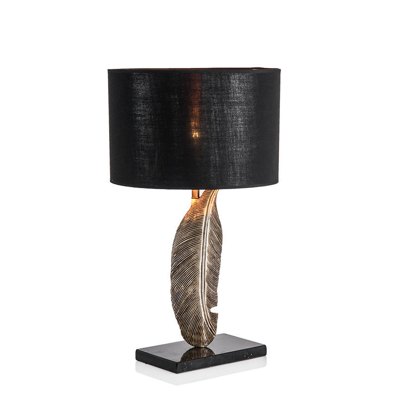 Feder-inspirierte Tischlampe