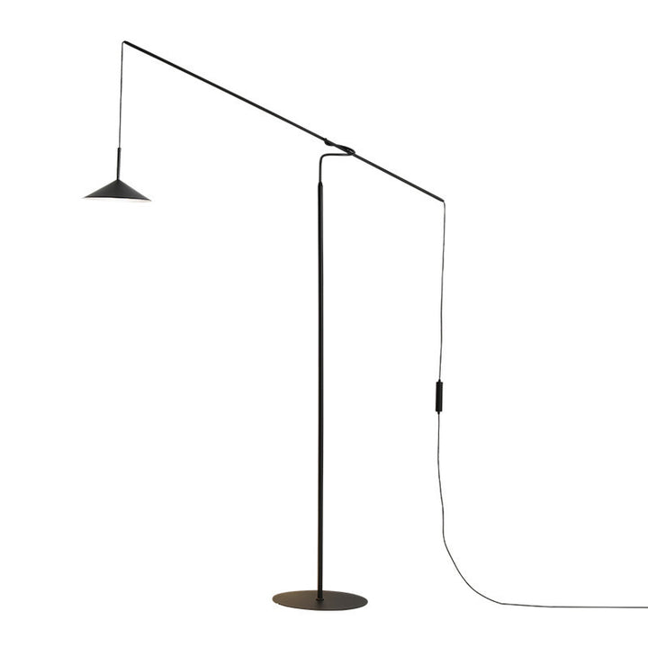 Verstellbare Bogen-Stehlampe mit minimalistischer Gestaltung