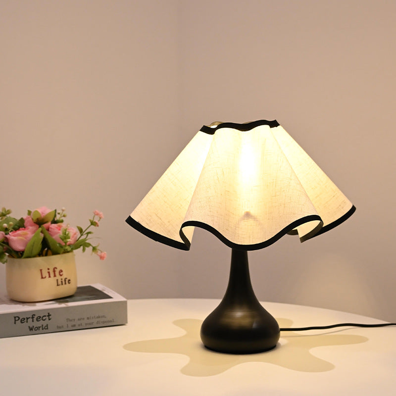 Elegante Rüschener Stoffschirm Nachttischlampe