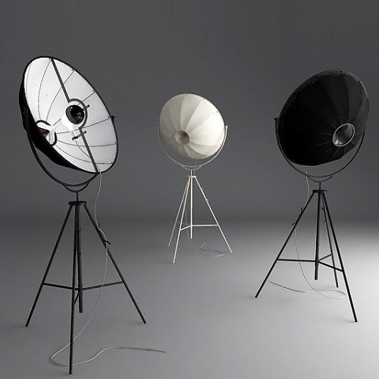 Stylische Stativ-Stehlampe