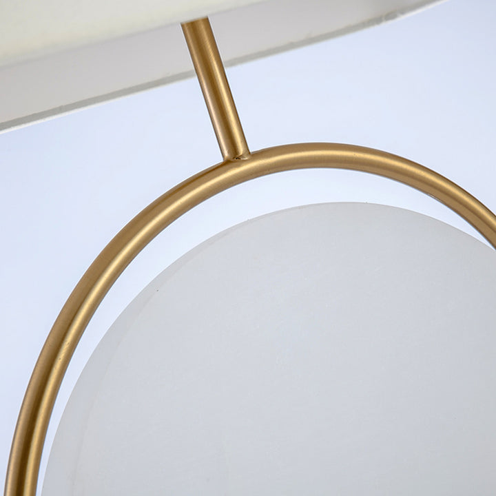 Moderne Tischlampe mit kreisförmigem Sockel und Stoffschirm
