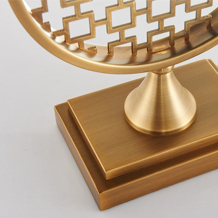 Dekorative Tischlampe mit geometrischem Offendesign