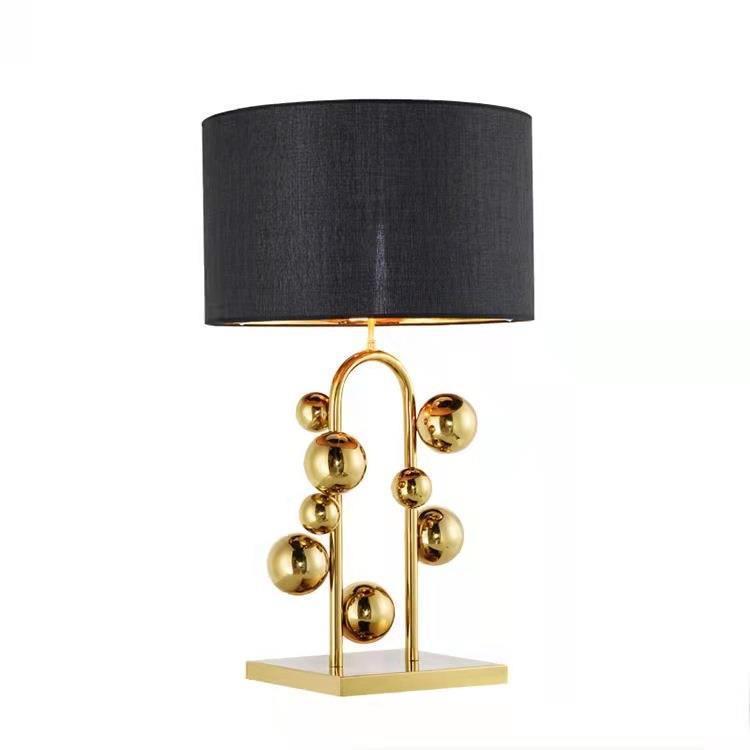 Moderne Skulpturale Tischlampe mit geometrischem Design